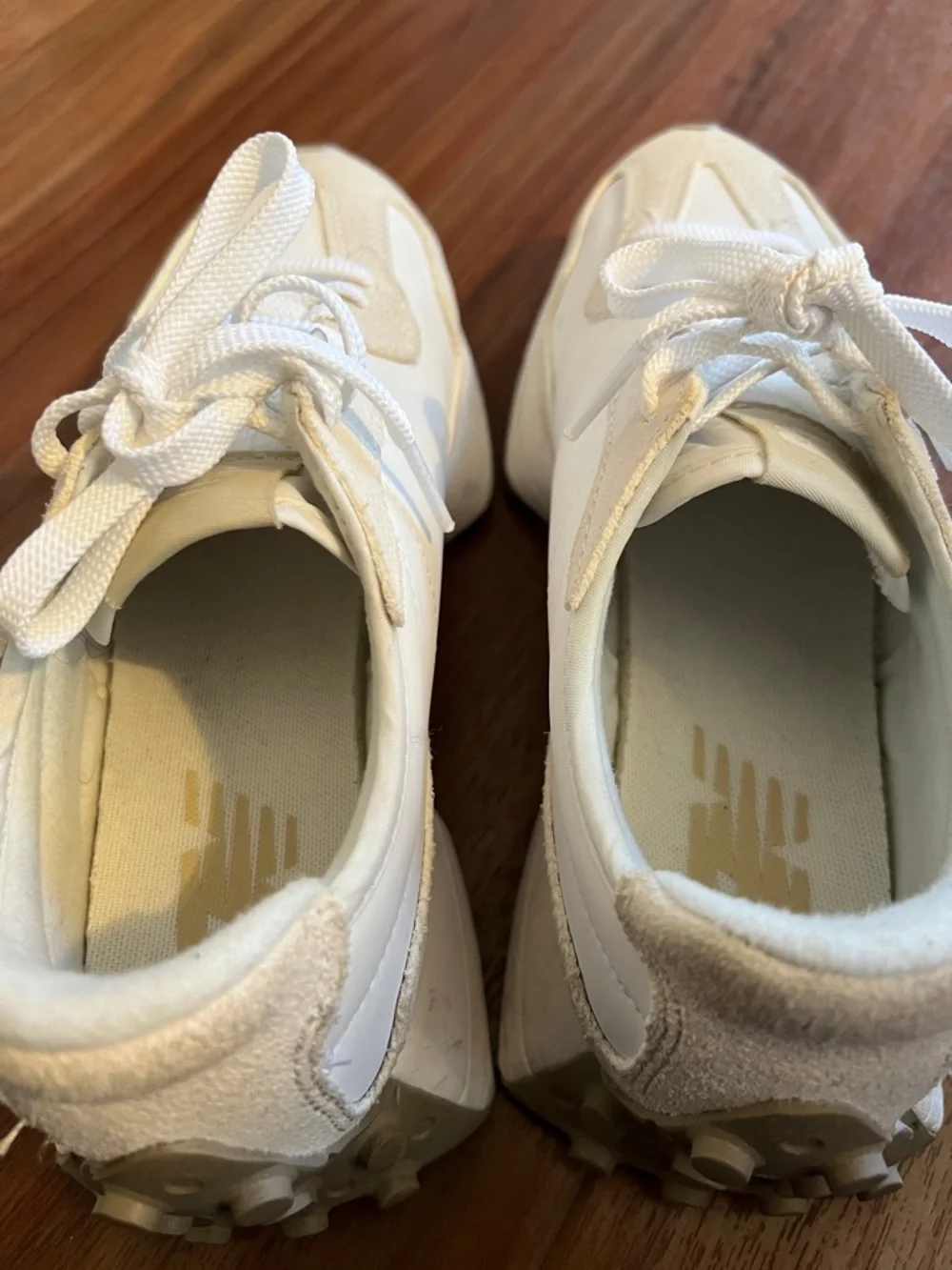 New Balance 327 Women's Neutral Cream & White Retro Runner Sneakers - Picture 6 of 11